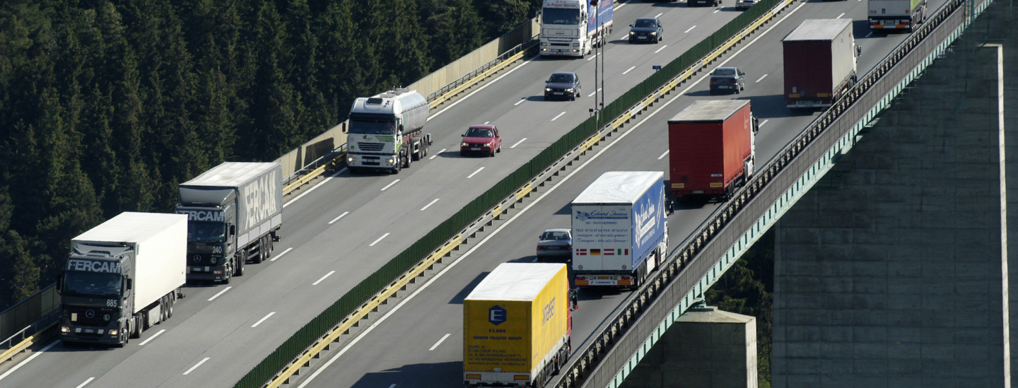 Verkehr auf der Europabrücke