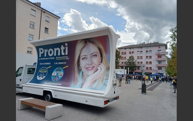 Giorgia Meloni in piazza Matteotti a Bolzano