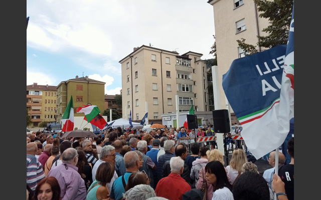 Giorgia Meloni in piazza Matteotti a Bolzano