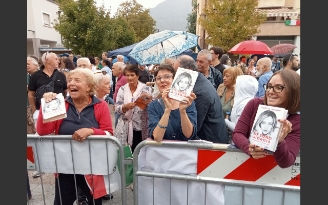 Giorgia Meloni in piazza Matteotti a Bolzano